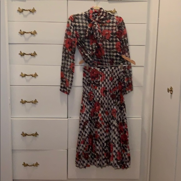 BNWT Button Down Blouse with Pussy Bow - Picture 6 of 6